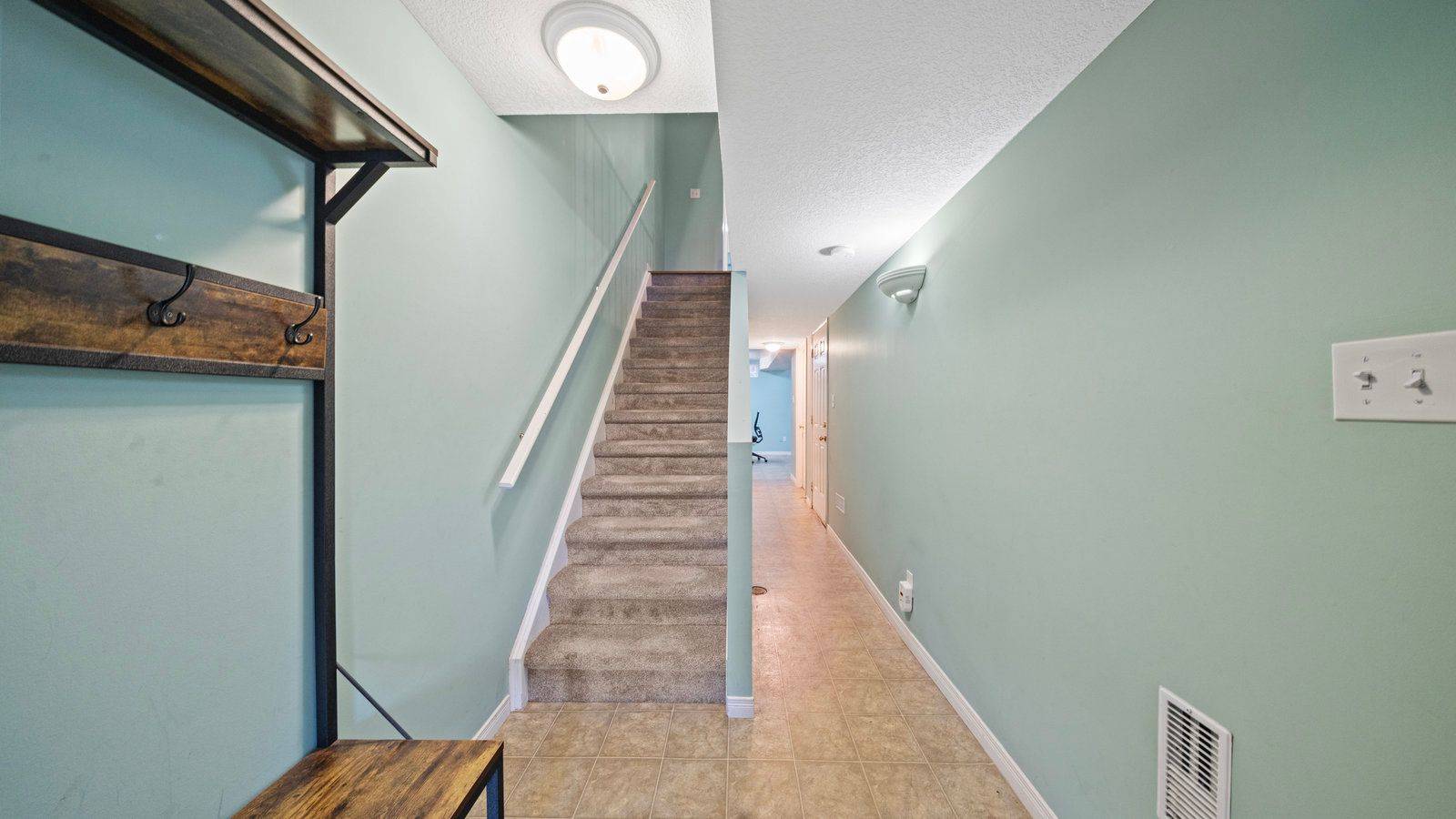 Cambridge, ON N1R 4T7,120 Dudhope AVE #24