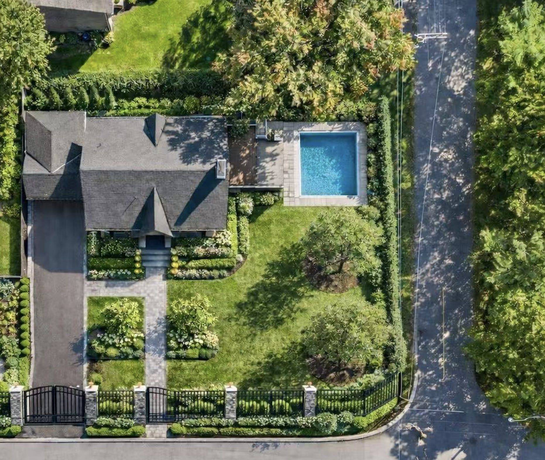 Rockcliffe Park, ON K1M 0J6,320 Hillcrest RD