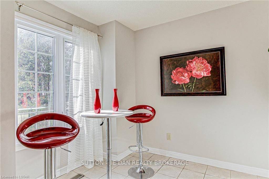 London North, ON N6G 4Y5,340 AMBLESIDE DR #34