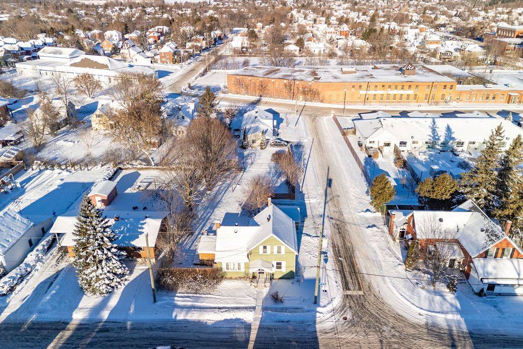 Renfrew, ON K7V 2V7,212 Prince ST W