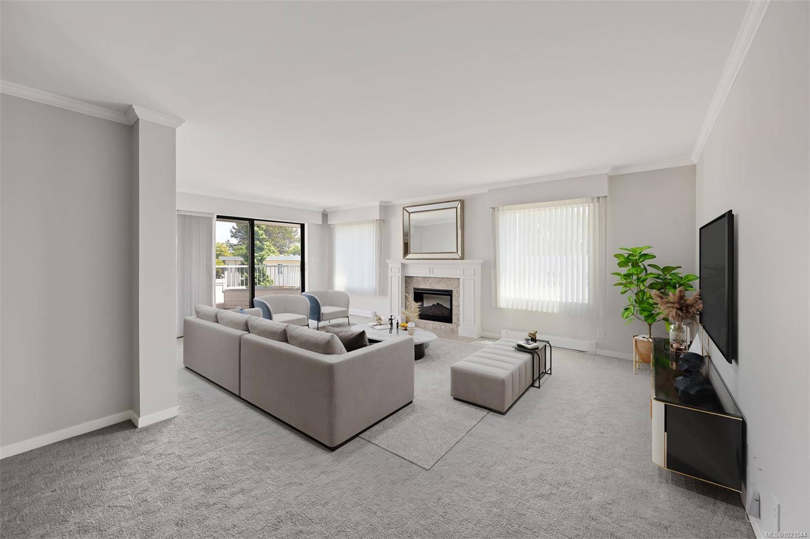 Oak Bay, BC V8S 2N6,1370 Beach Dr #409