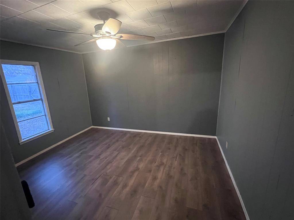 Leonard, TX 75452,408 E Fannin Street