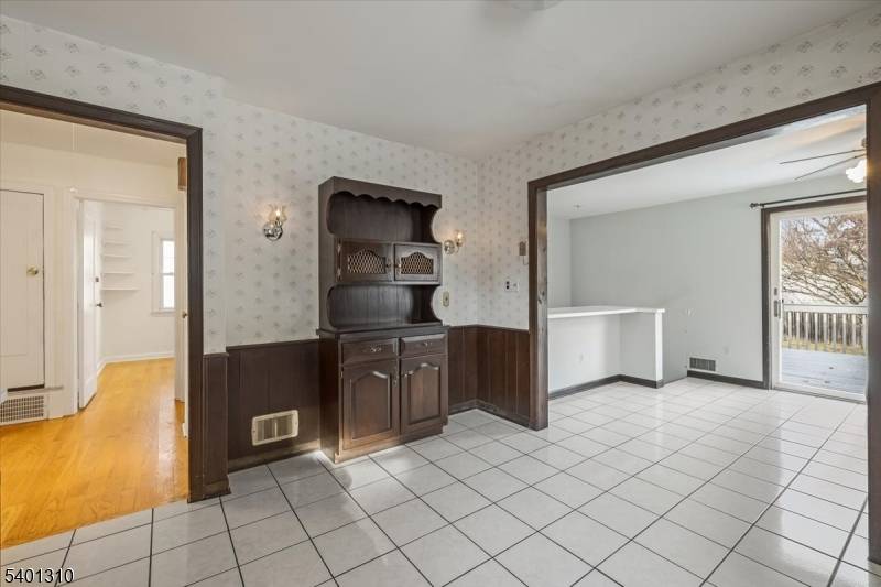 Kenilworth Boro, NJ 07033,348 Roosevelt Ln