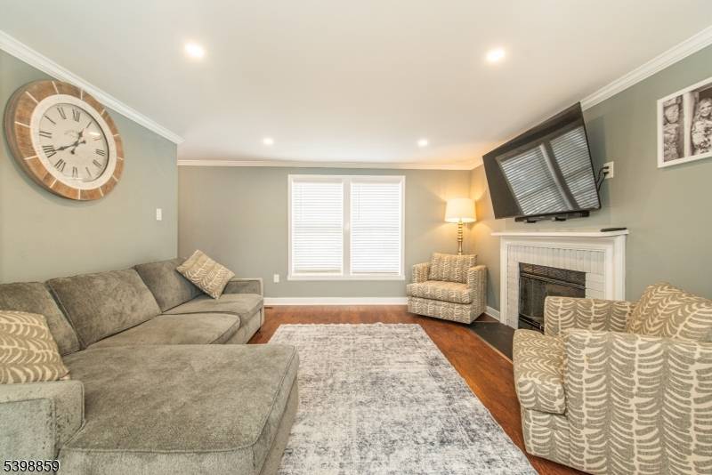 Oxford Twp., NJ 07863,44 Cambridge