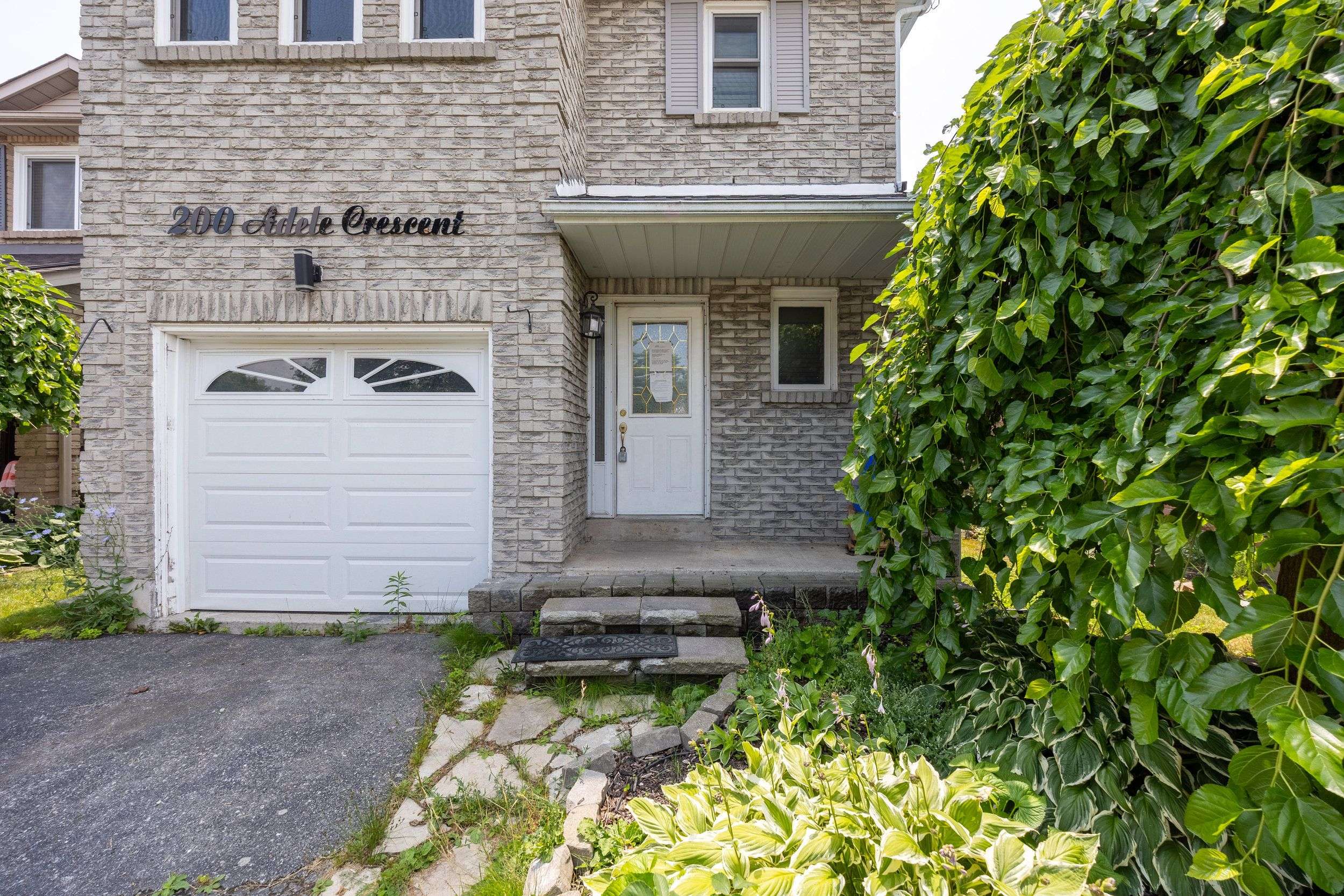 Oshawa, ON L1J 7W5,200 Adele CRES