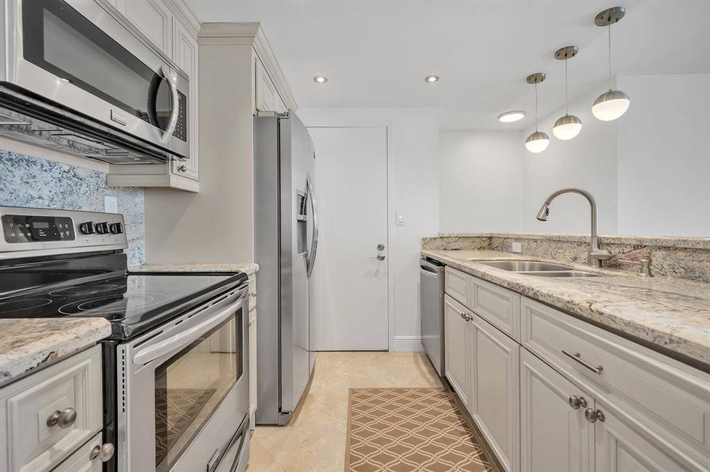 Fort Lauderdale, FL 33304,720 Bayshore Dr #304