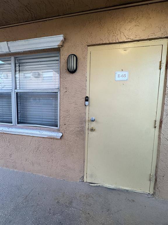 Oakland Park, FL 33334,101 NE 41st St #65E