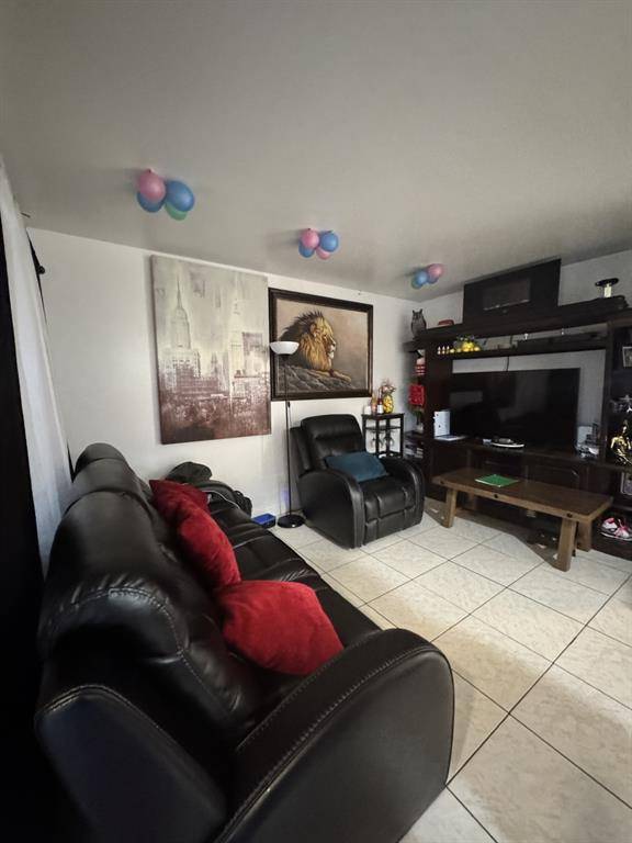 Oakland Park, FL 33334,101 NE 41st St #65E