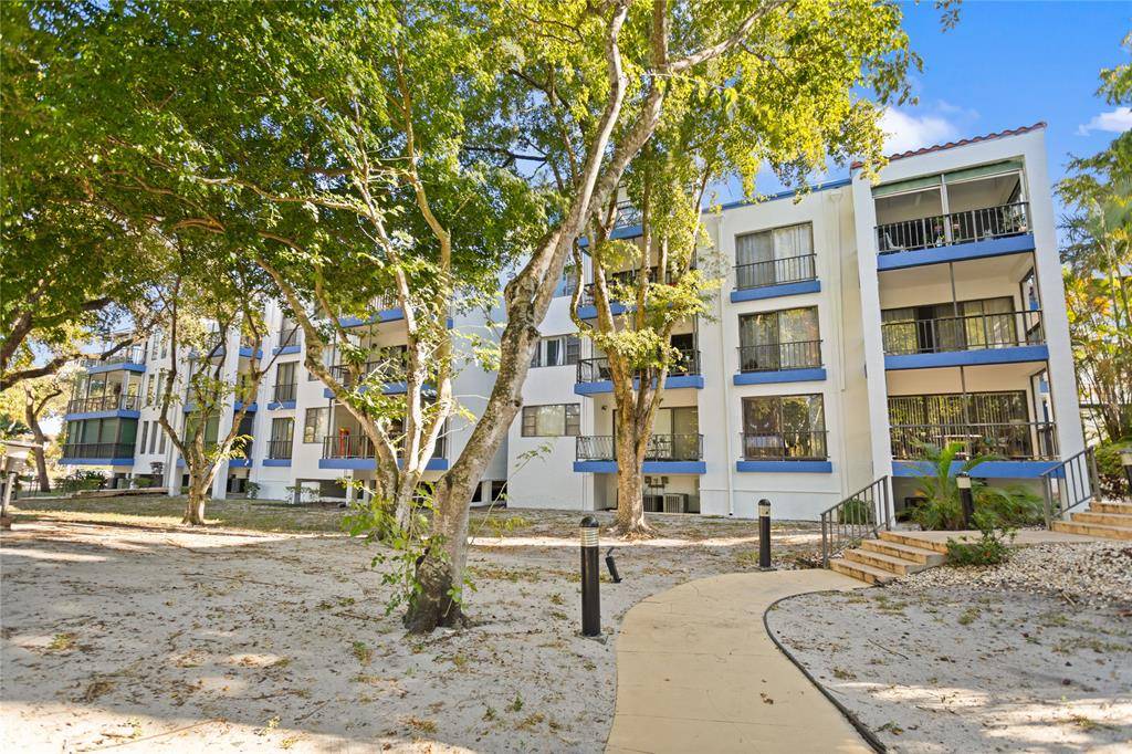 Lauderhill, FL 33319,6060 S Falls Circle Dr #218