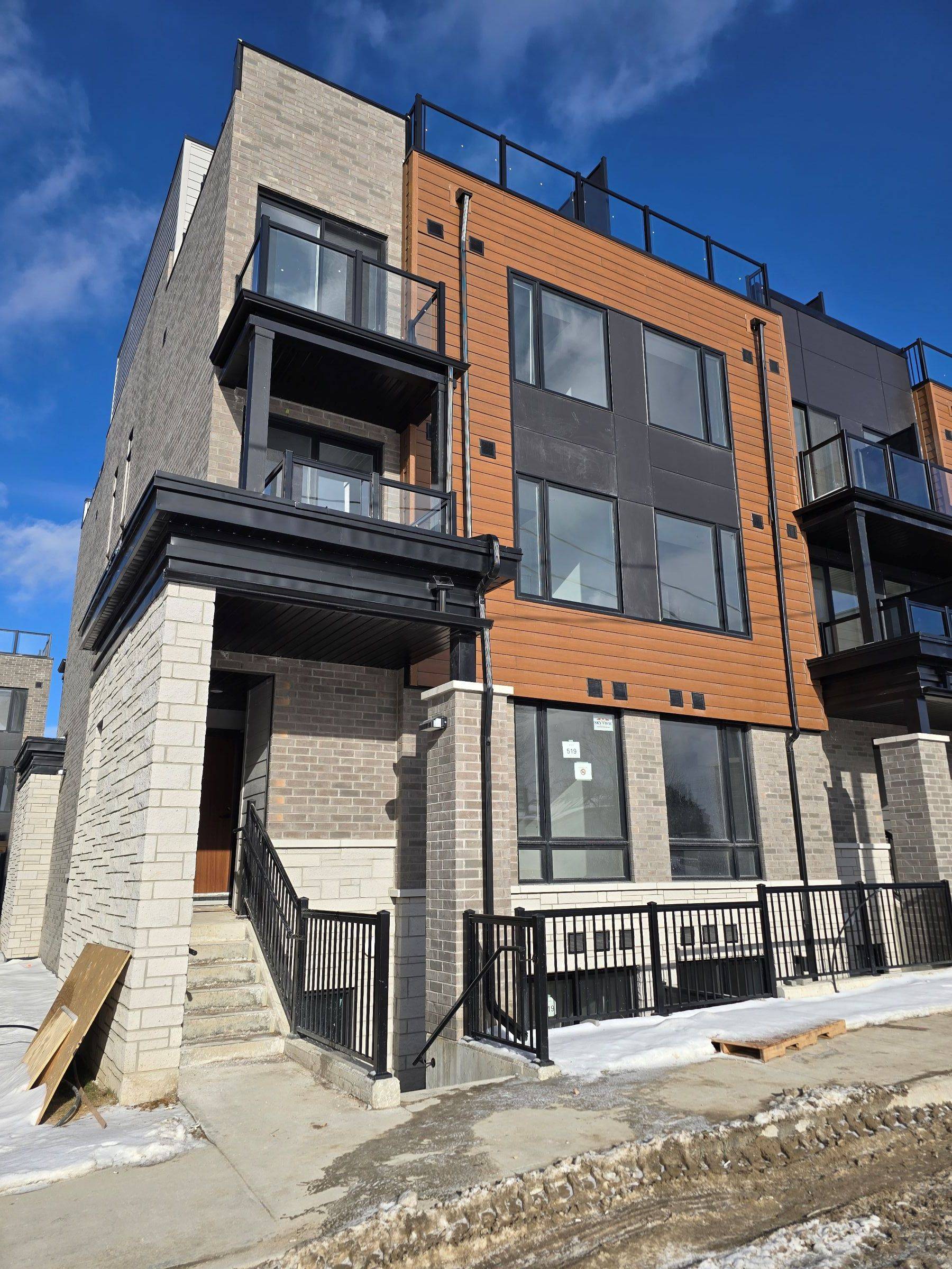 Markham, ON L3S 0E3,30 Markdale LN #520