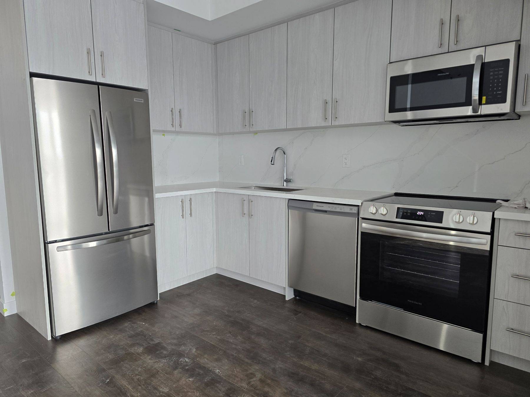 Markham, ON L3S 0E3,30 Markdale LN #520