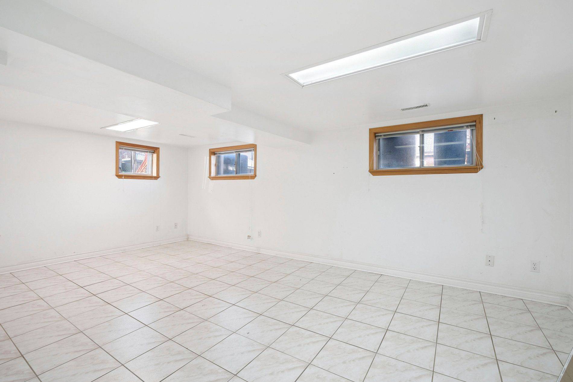 Toronto W04, ON M6B 2G3,542 Glen Park AVE #Lower