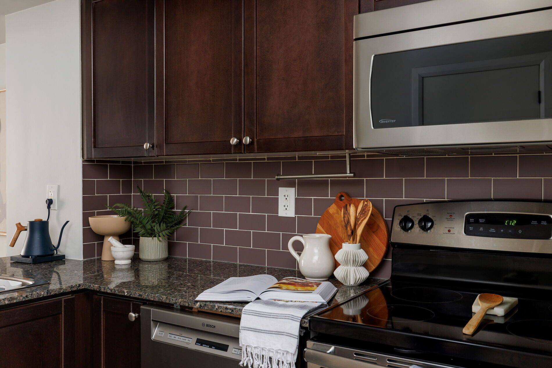 Toronto W02, ON M6P 3N3,35 Elsie LN #146