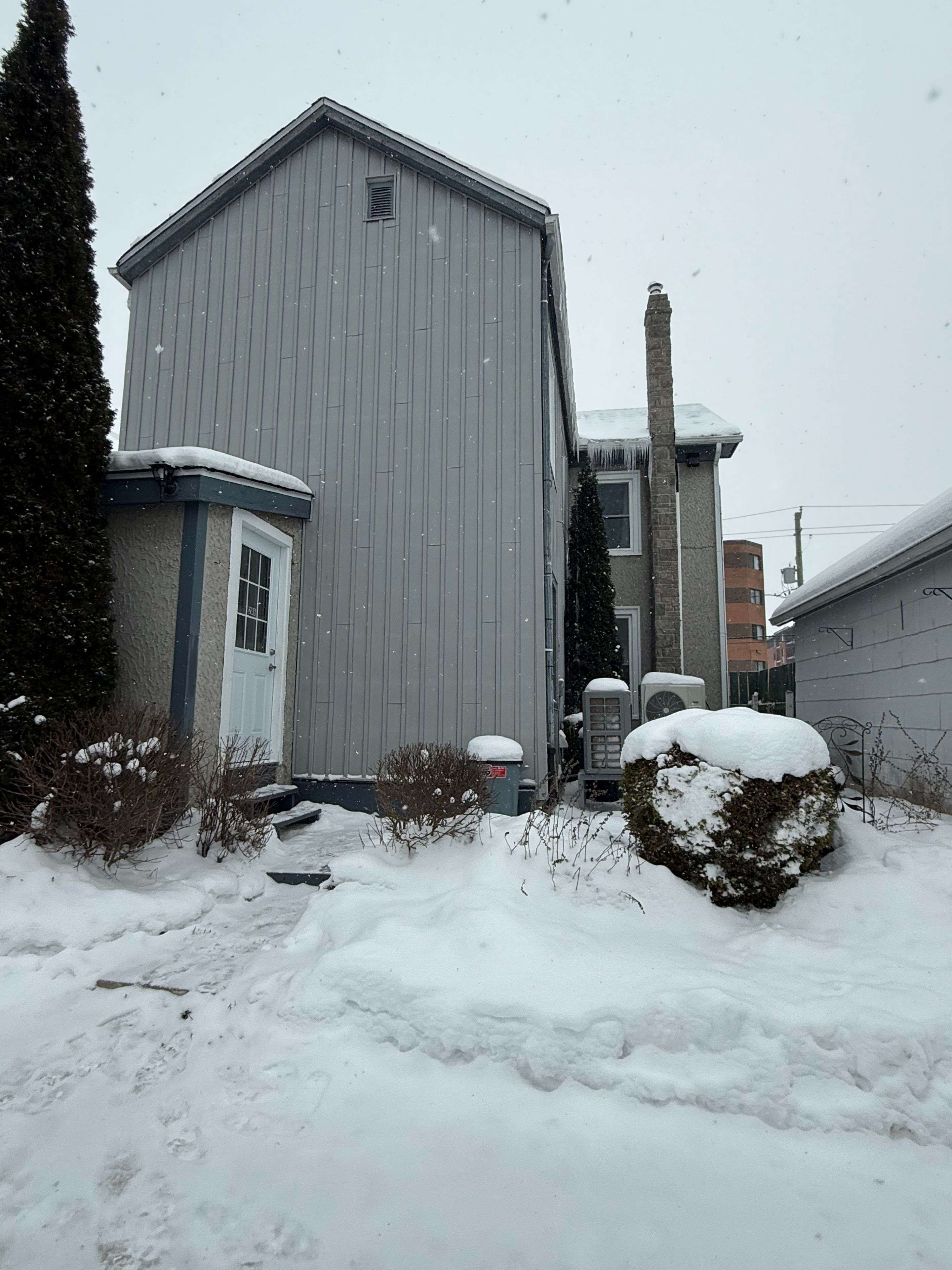 Brockville, ON K6V 1K2,28 James ST E