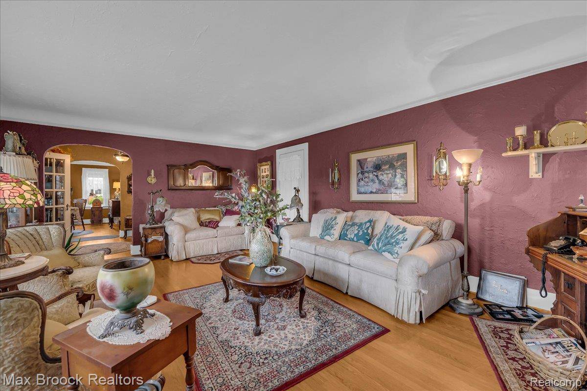 Pontiac, MI 48341,243 Cherokee RD