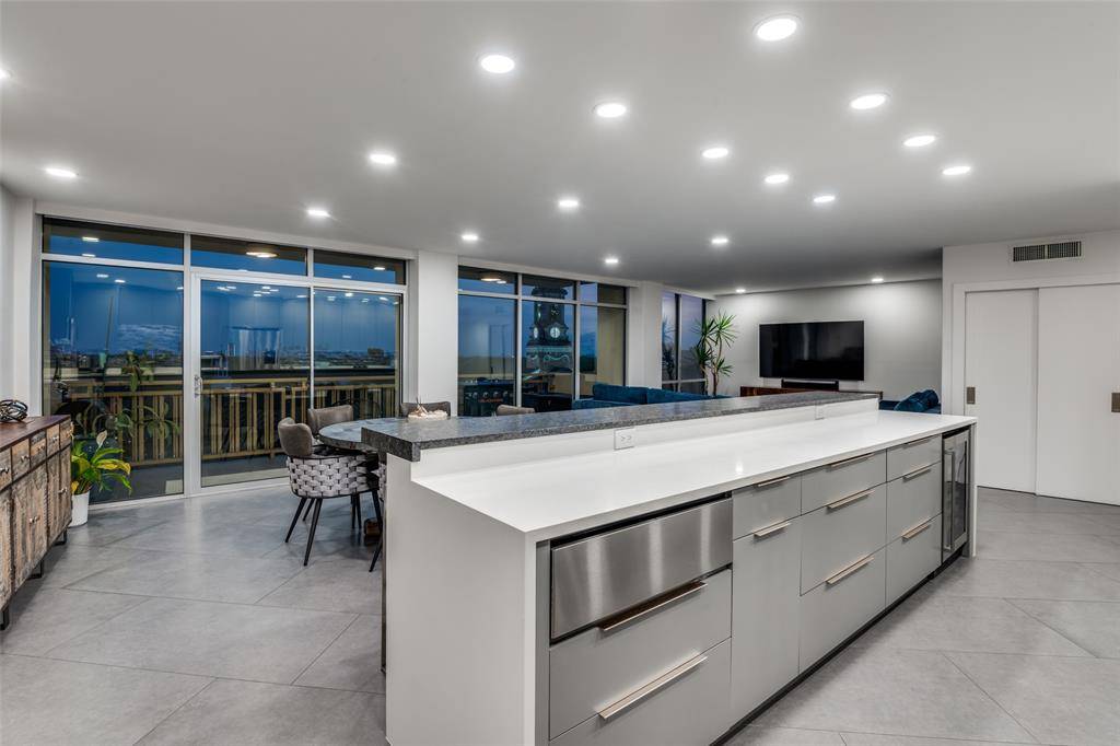 Dallas, TX 75225,6211 W Northwest Highway #601