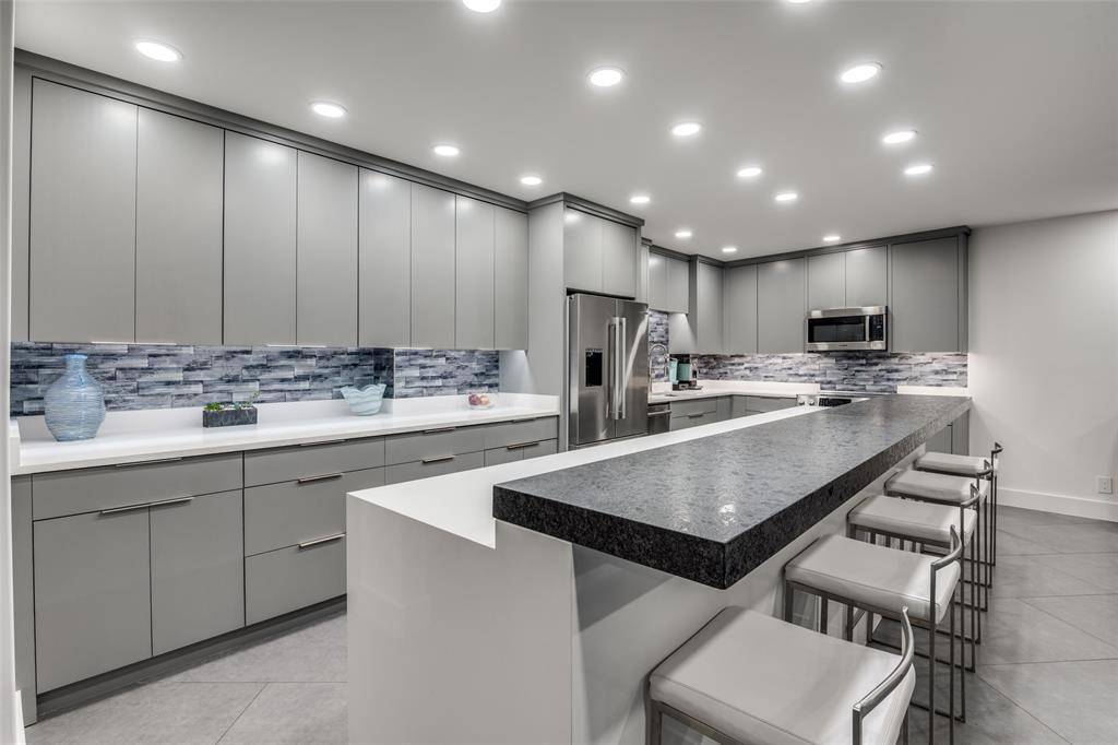 Dallas, TX 75225,6211 W Northwest Highway #601