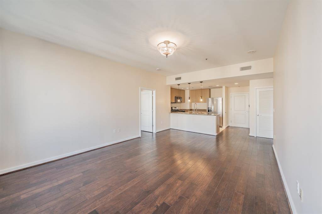 Dallas, TX 75202,1200 Main Street #2010