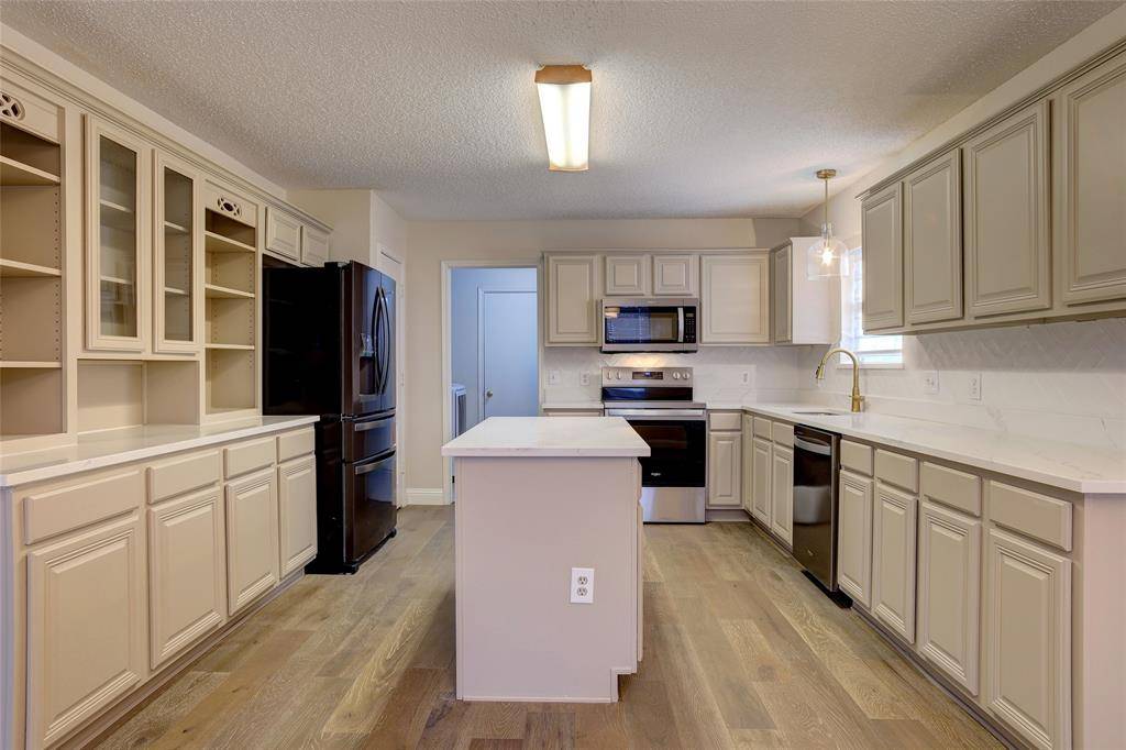 Arlington, TX 76018,6018 Flat Wood Lane