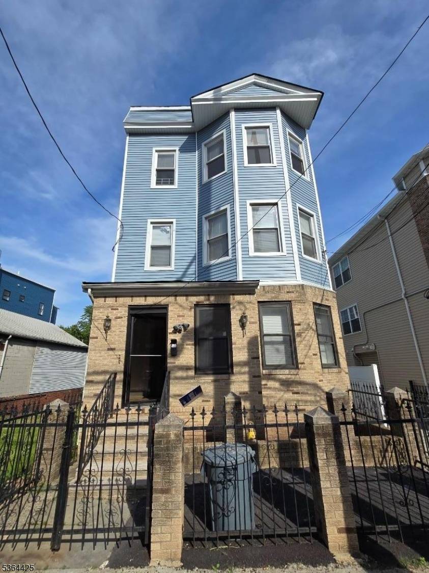 Newark City, NJ 07108,782 Bergen St #3