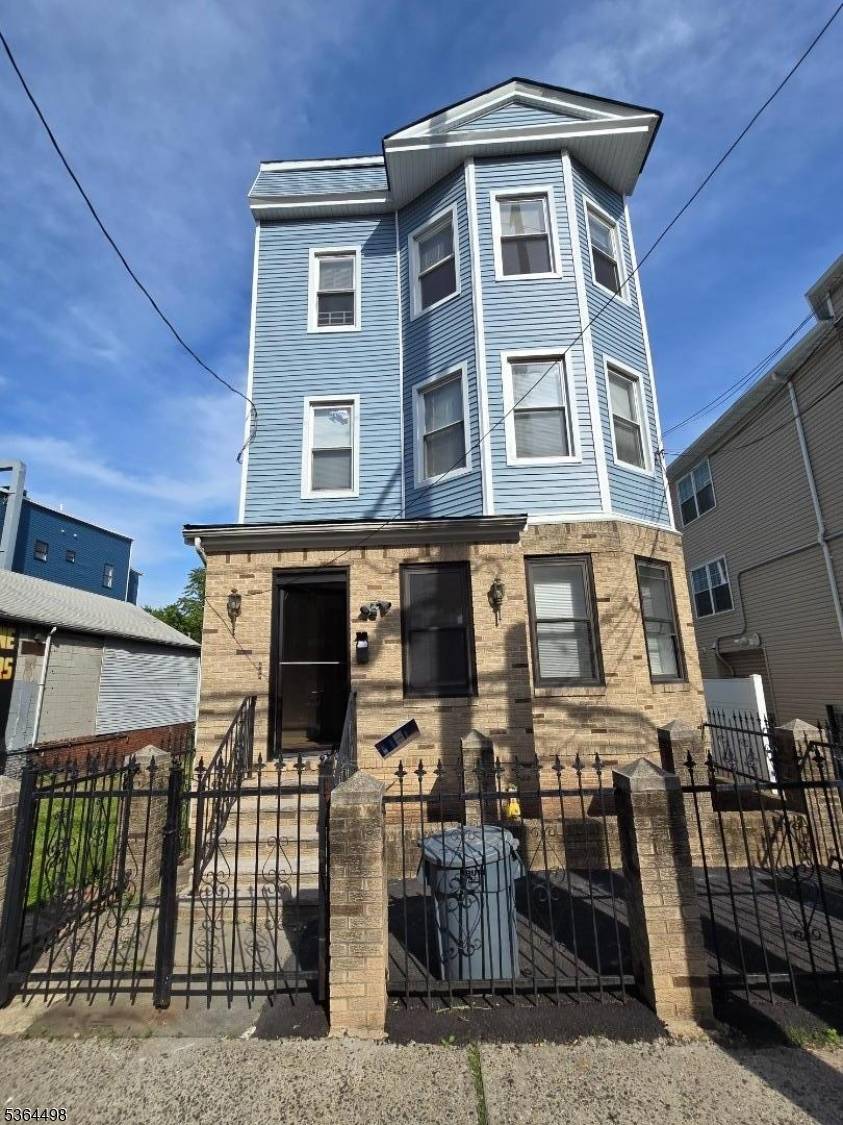 Newark City, NJ 07108,782 Bergen St #3