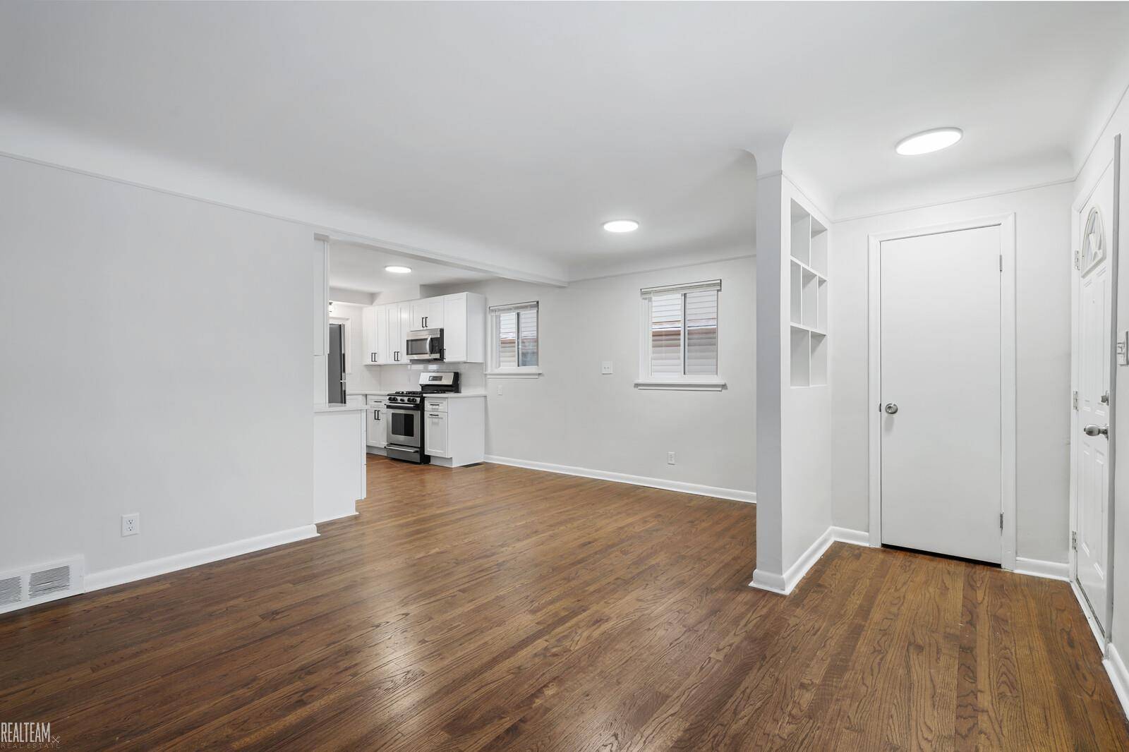 Saint Clair Shores, MI 48081,22411 Lanse ST