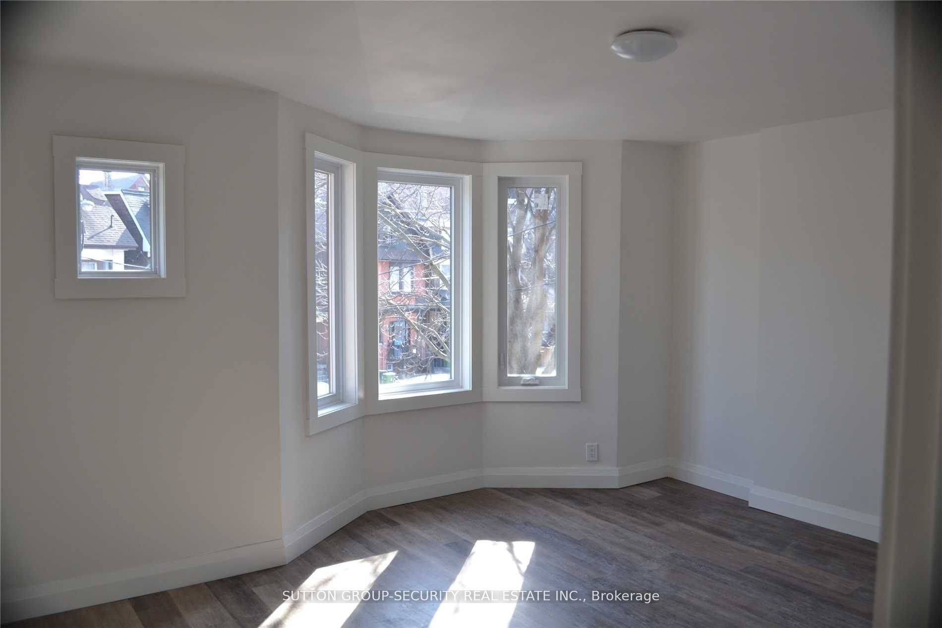 Toronto C01, ON M6J 2C9,6 Rusholme Park CRES #Upper