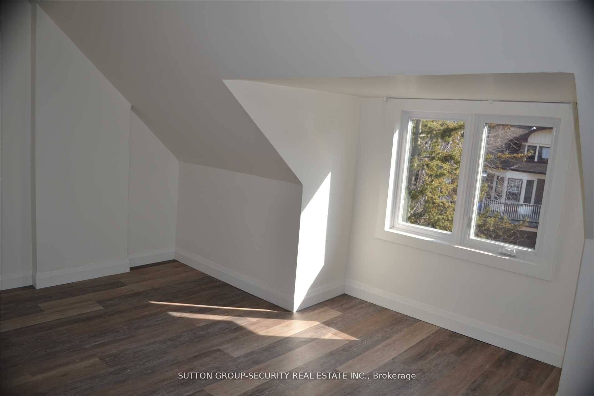 Toronto C01, ON M6J 2C9,6 Rusholme Park CRES #Upper