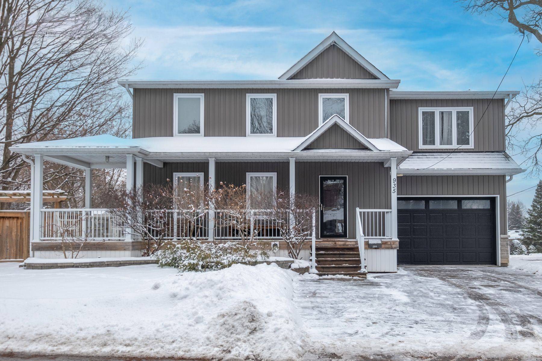 Whitby, ON L1N 4X4,935 Centre ST S