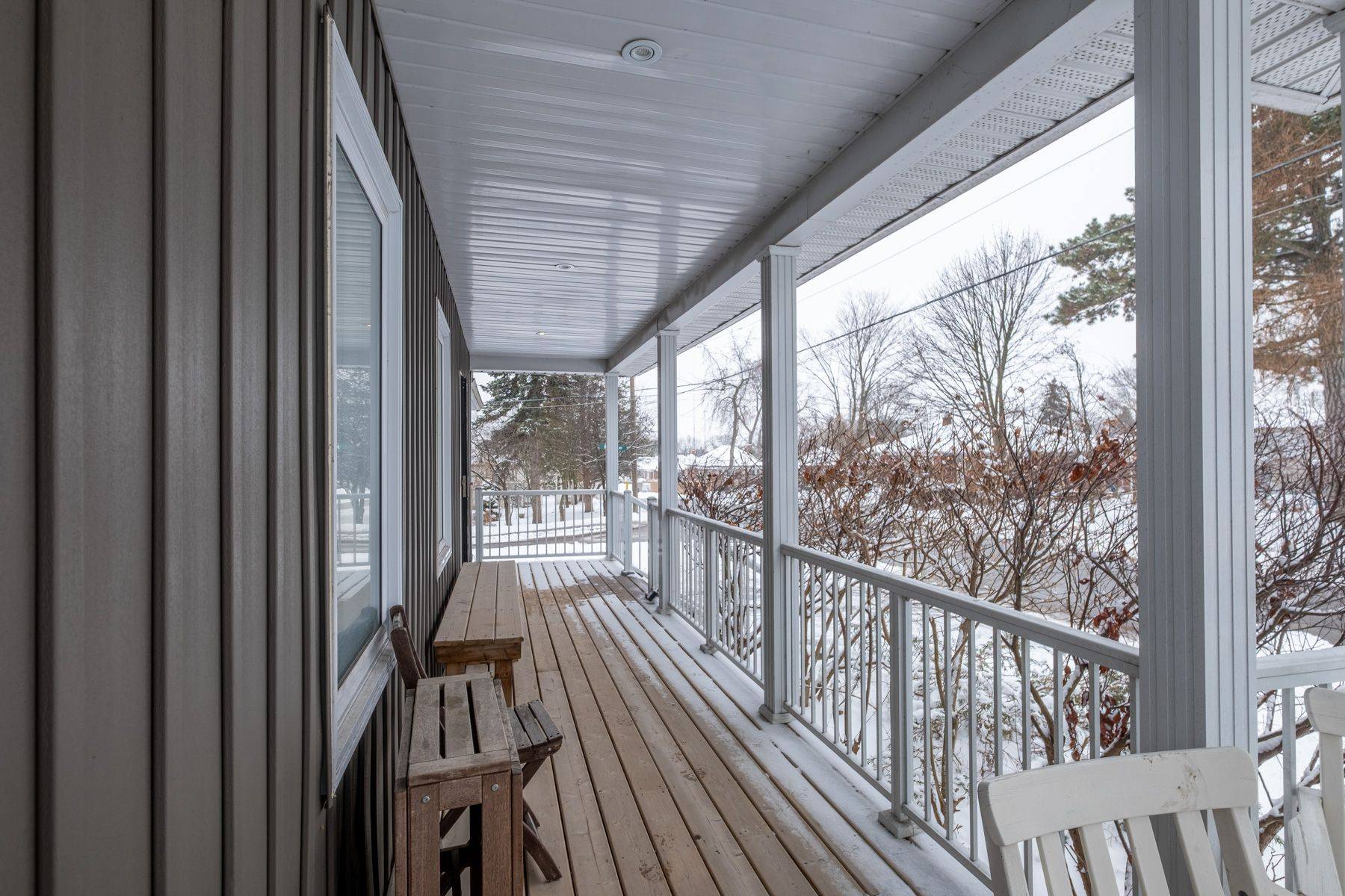 Whitby, ON L1N 4X4,935 Centre ST S