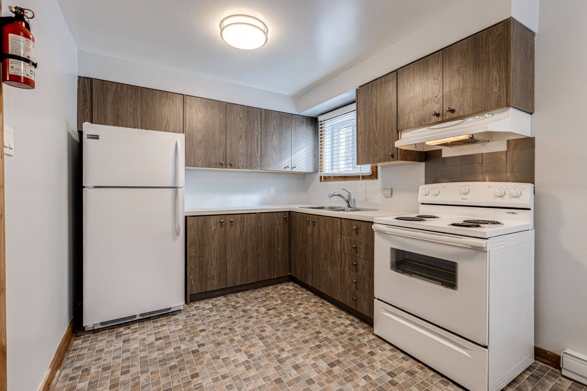 Toronto E04, ON M1K 4E7,796 MIDLAND AVE #1