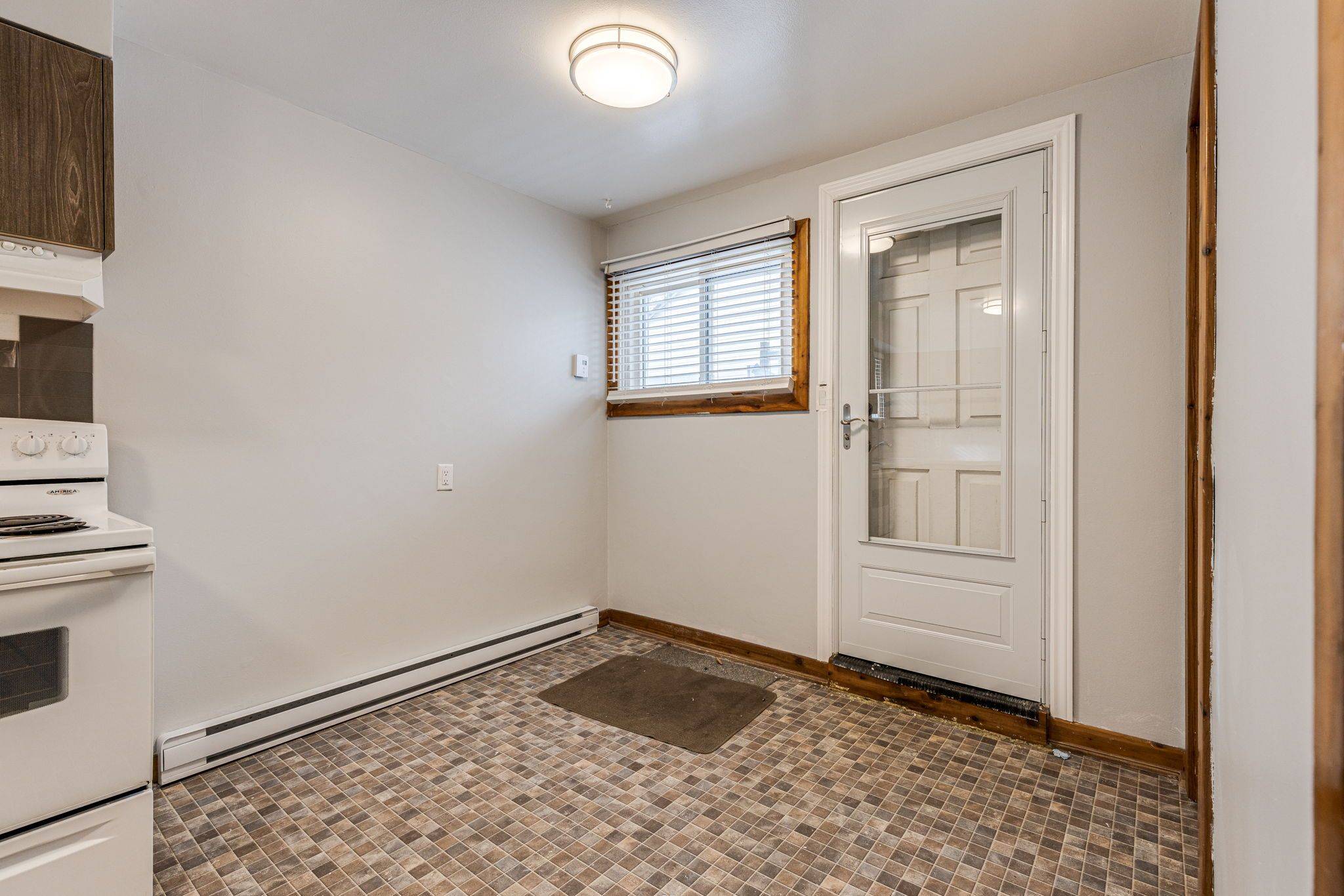 Toronto E04, ON M1K 4E7,796 MIDLAND AVE #1