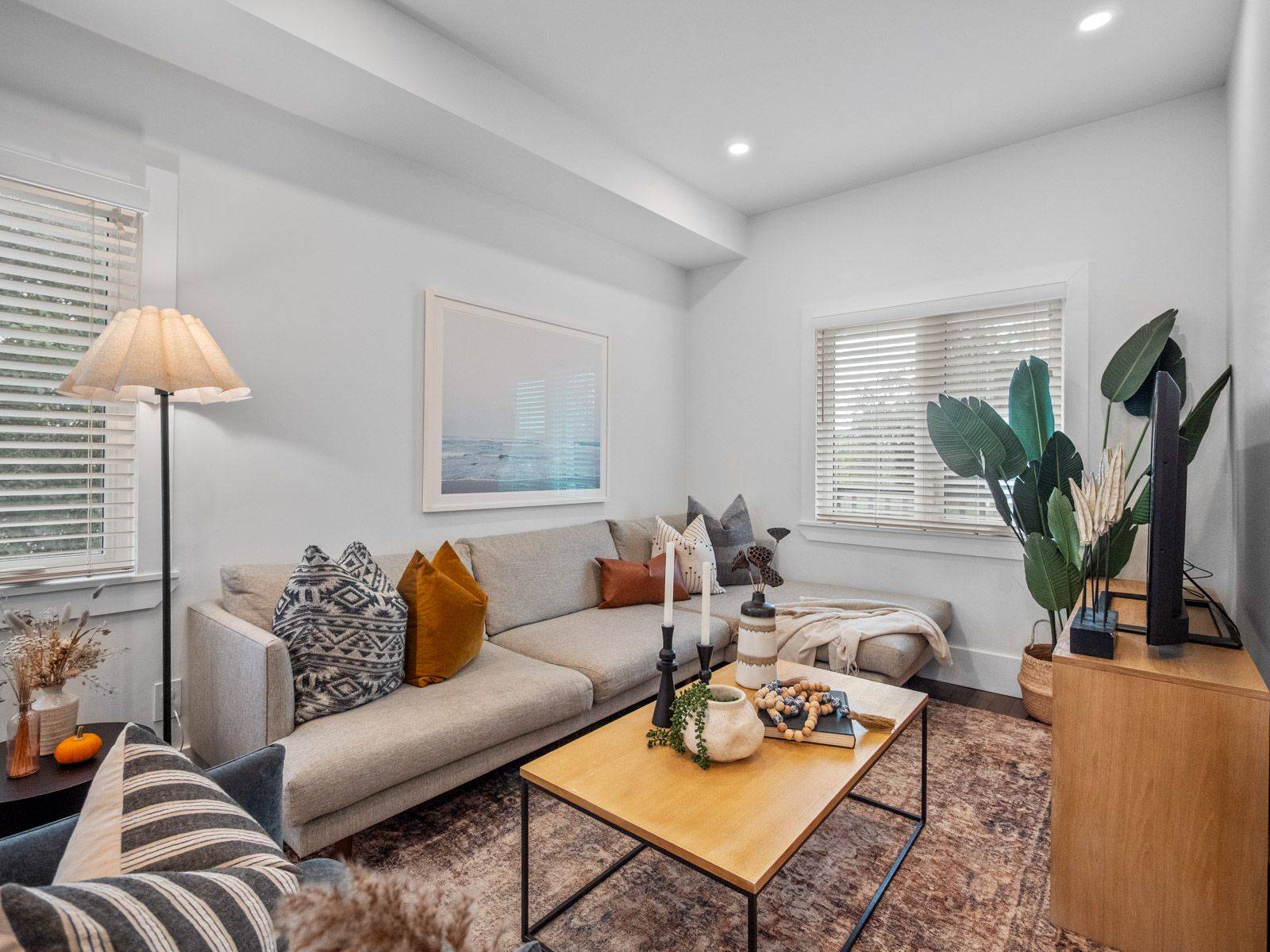 Toronto E06, ON M1N 3H5,151 Eastwood AVE