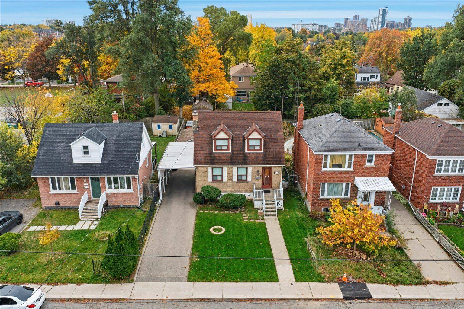 Toronto E03, ON M4B 2A6,135 Tiago AVE