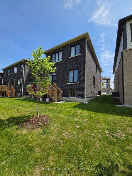 Oshawa, ON L1H 0A7,296 Okanagan PATH