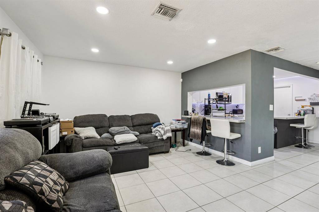 Tamarac, FL 33319,5843 Woodlands Blvd #5843