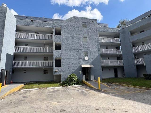 Miami, FL 33172,9359 Fontainebleau Blvd #F401