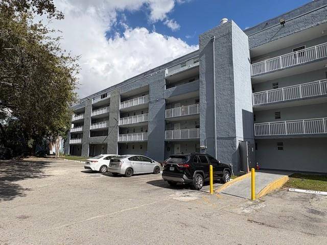 Miami, FL 33172,9359 Fontainebleau Blvd #F401