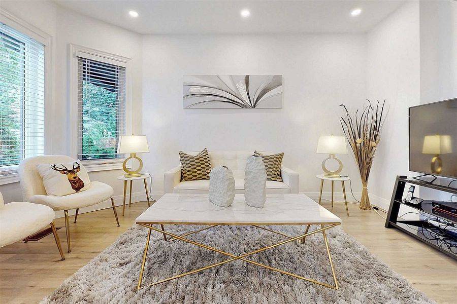 Vaughan, ON L4J 7Y9,735 New Westminster DR #2