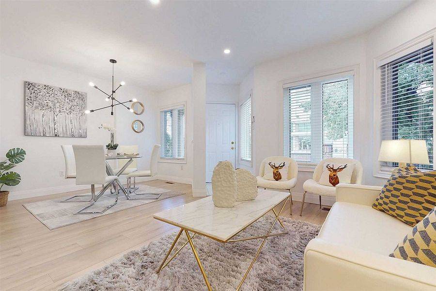 Vaughan, ON L4J 7Y9,735 New Westminster DR #2