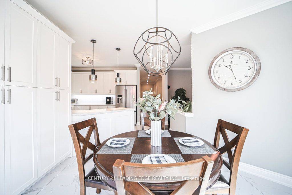 Aurora, ON L4G 0E9,204 Ivy Jay CRES