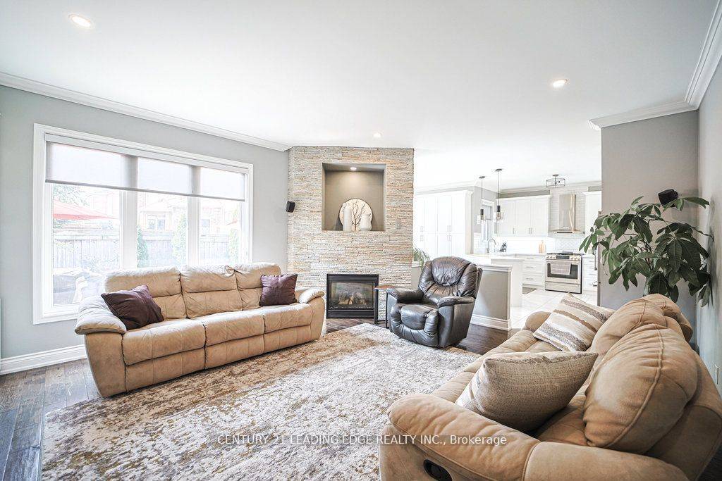 Aurora, ON L4G 0E9,204 Ivy Jay CRES