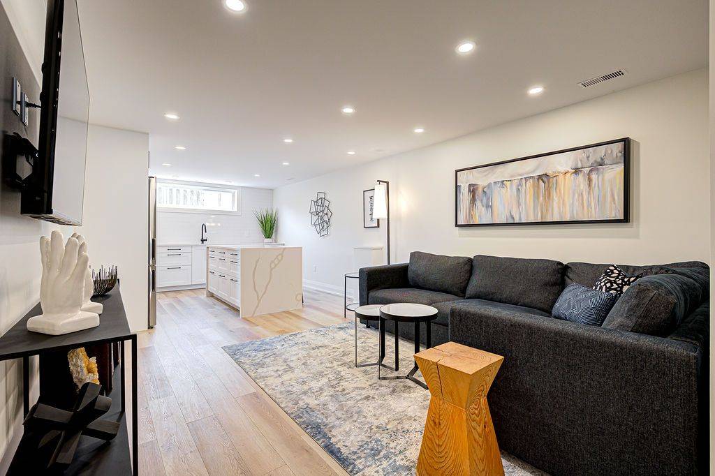 Burlington, ON L7S 1L5,1456 Olga DR #1