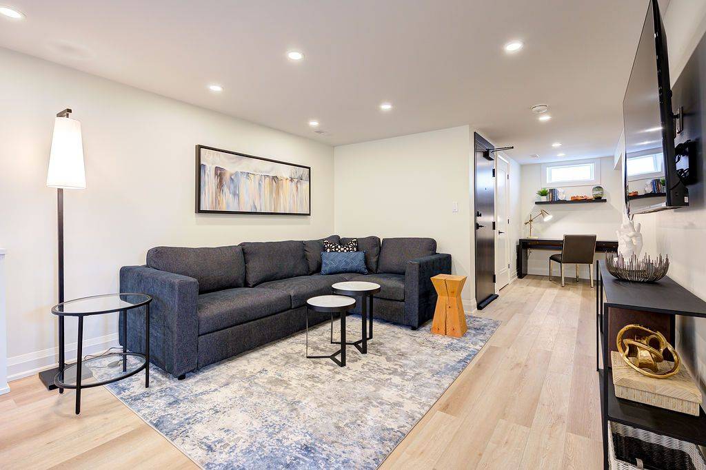 Burlington, ON L7S 1L5,1456 Olga DR #1