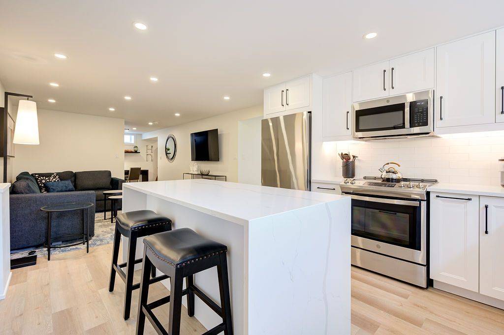 Burlington, ON L7S 1L5,1456 Olga DR #1