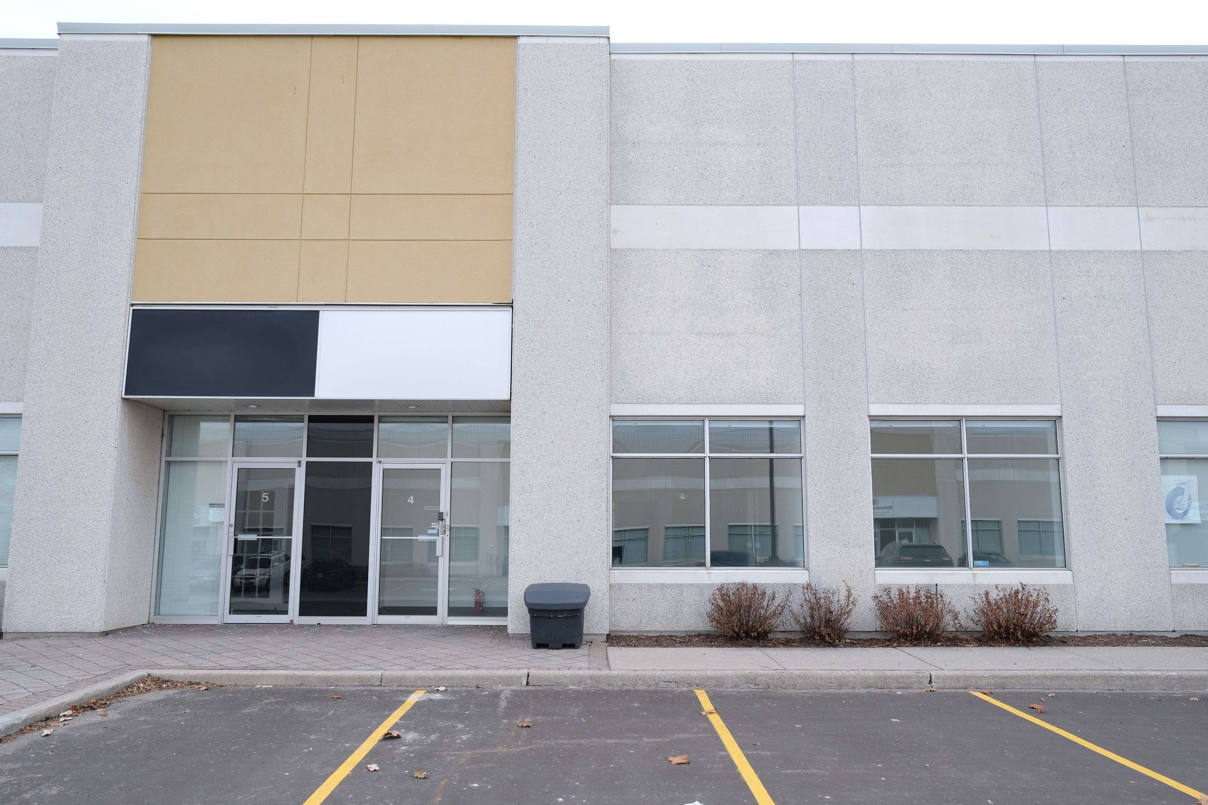 Mississauga, ON L5N 5M4,2820 Argentia RD #4