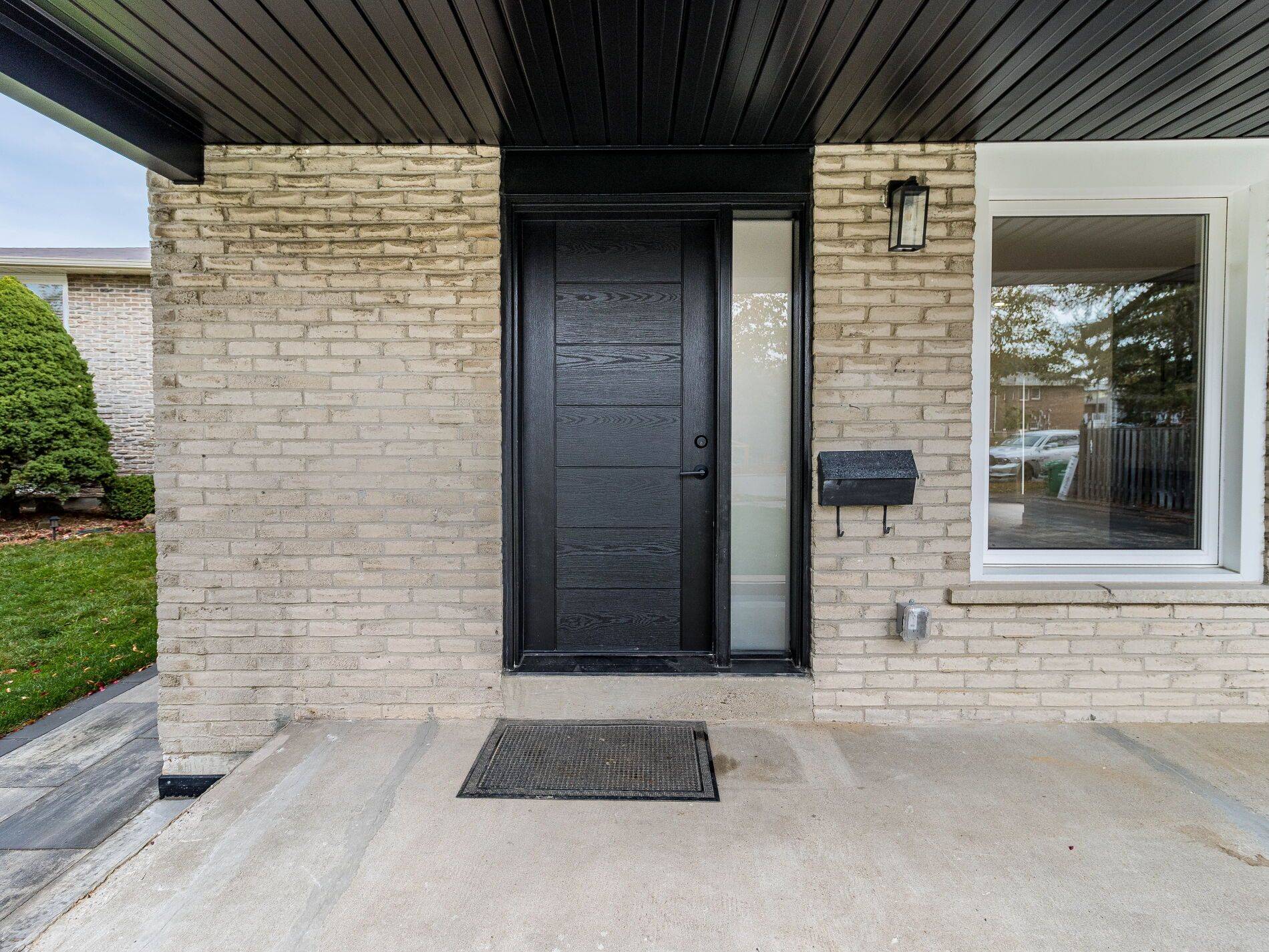 Mississauga, ON L5L 1V1,3278 Trevor CT #Upper Level