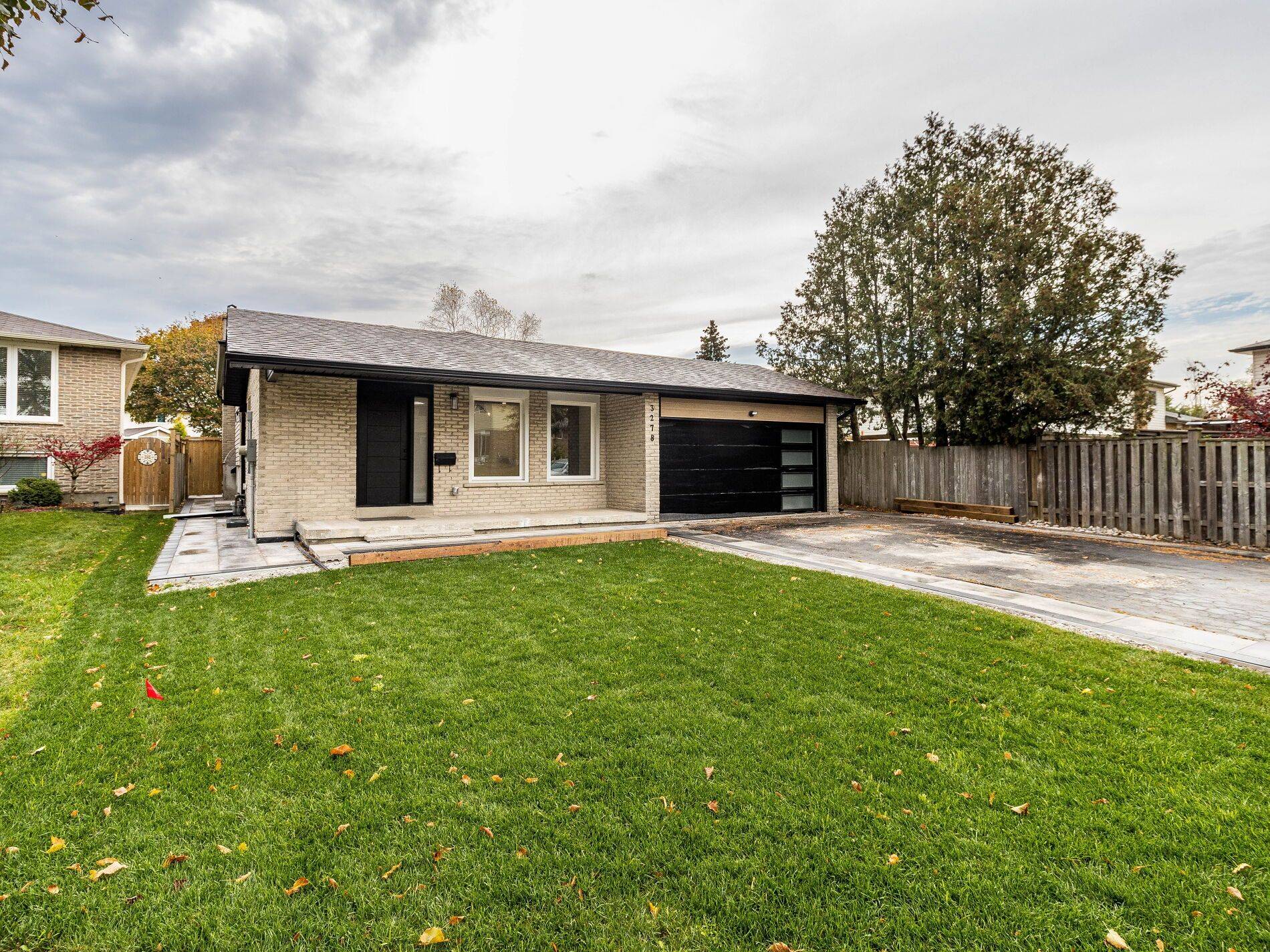 Mississauga, ON L5L 1V1,3278 Trevor CT #Upper Level