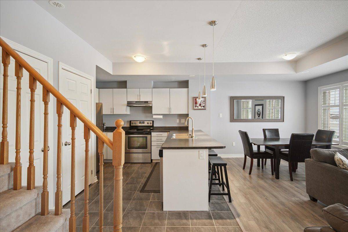 Oakville, ON L6M 0X6,2420 Baronwood DR #11-04