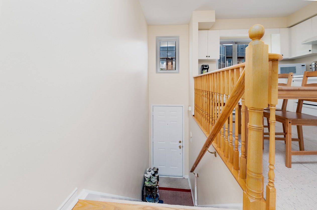 Mississauga, ON L5C 1E1,1128 Dundas ST W #18